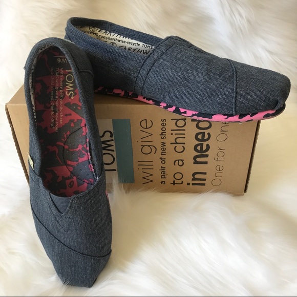 Toms Shoes - Toms Classic Navy blue flat shoes